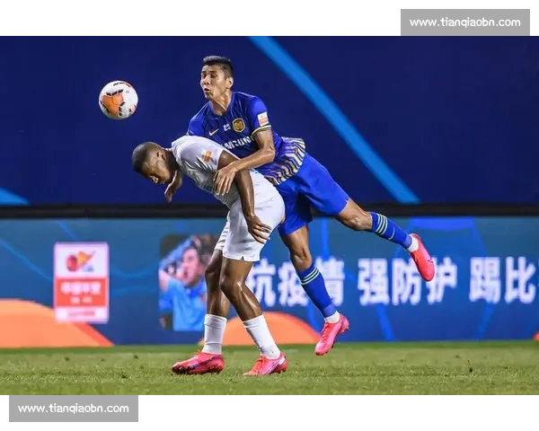 聚焦比赛中的拉人犯规现象与判罚尺度探讨及其对比赛公平性的影响分析